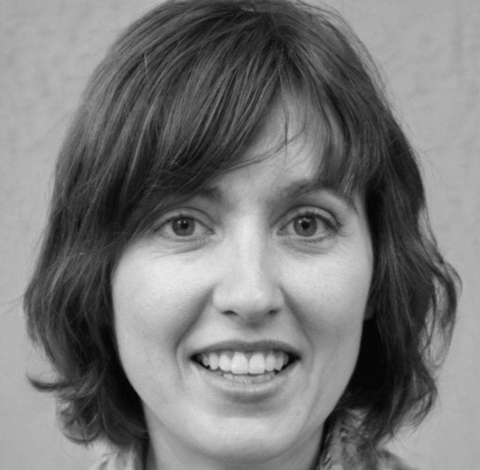 Teammitglied bei der Arbeit in unserem modernen Büro